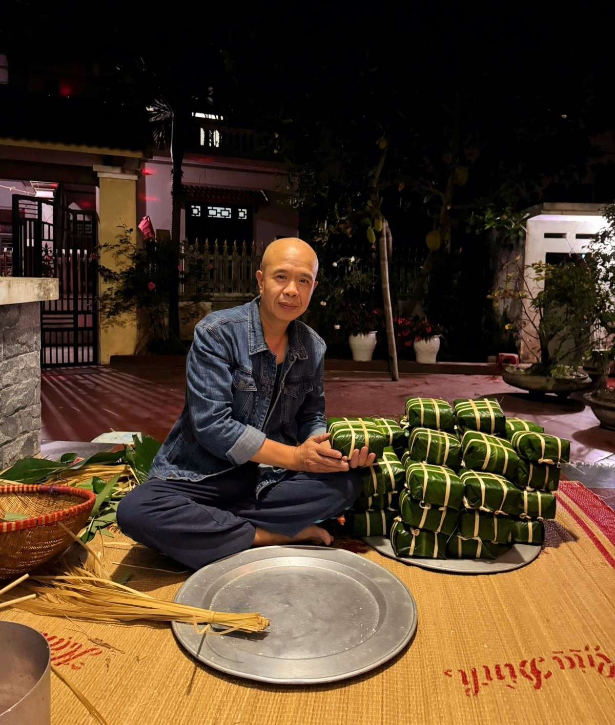 Những chiếc bánh chưng được gói xong cũng là lúc không khí Tết ùa về