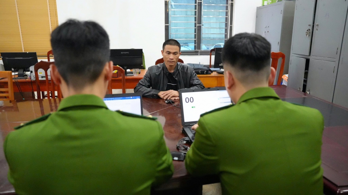 Nguyễn Văn Thâm tại cơ quan công an (Ảnh: CA Lào Cai)