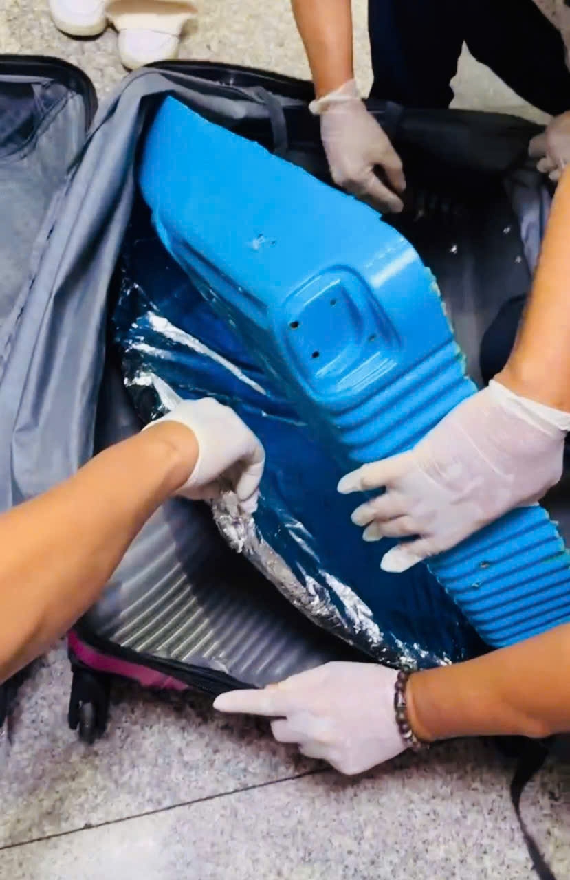 Ma túy được cất giấu tinh vi trong hành lý cá nhân