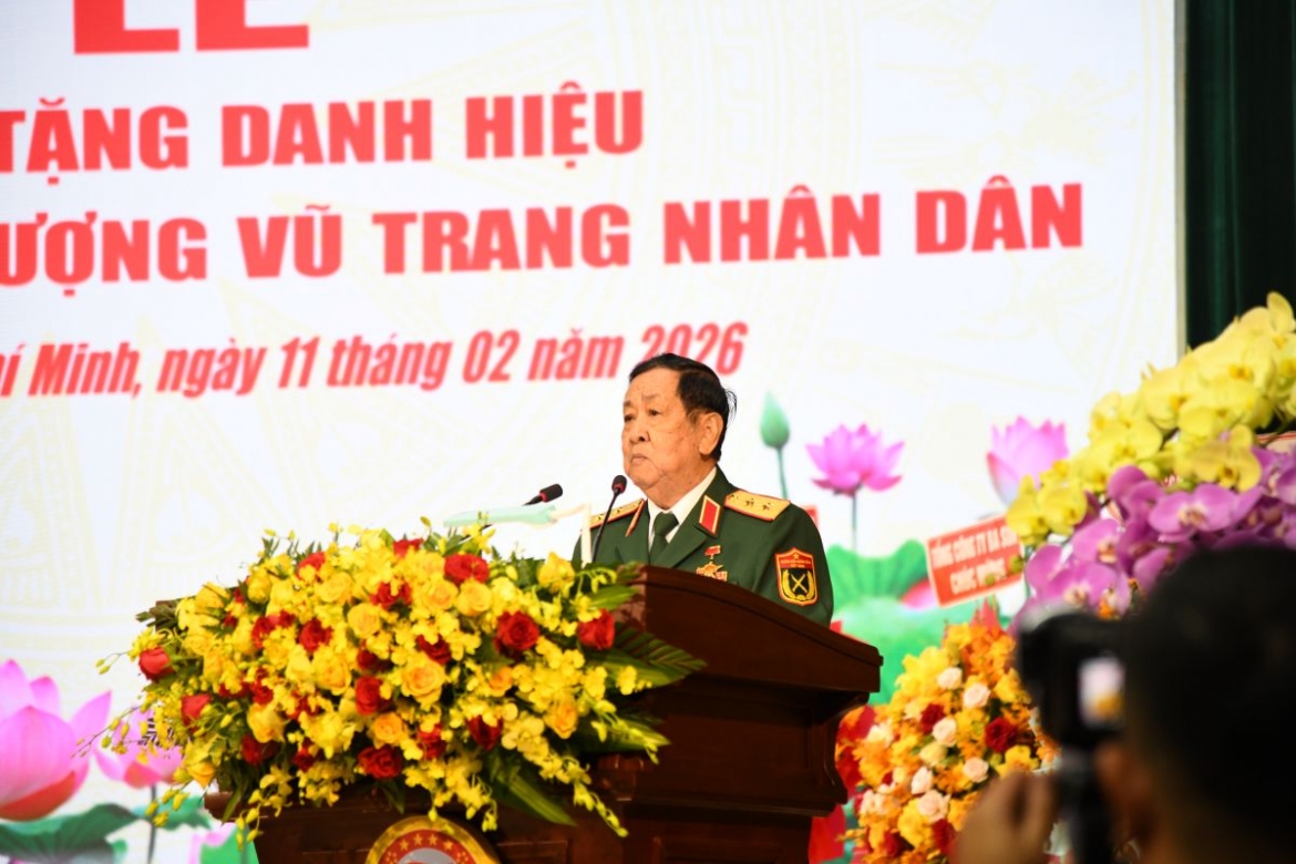 Trung tướng Lưu Phước Lượng thay mặt các cá nhân được trao danh hiệu Anh hùng LLVT nhân dân phát biểu tại buổi lễ
