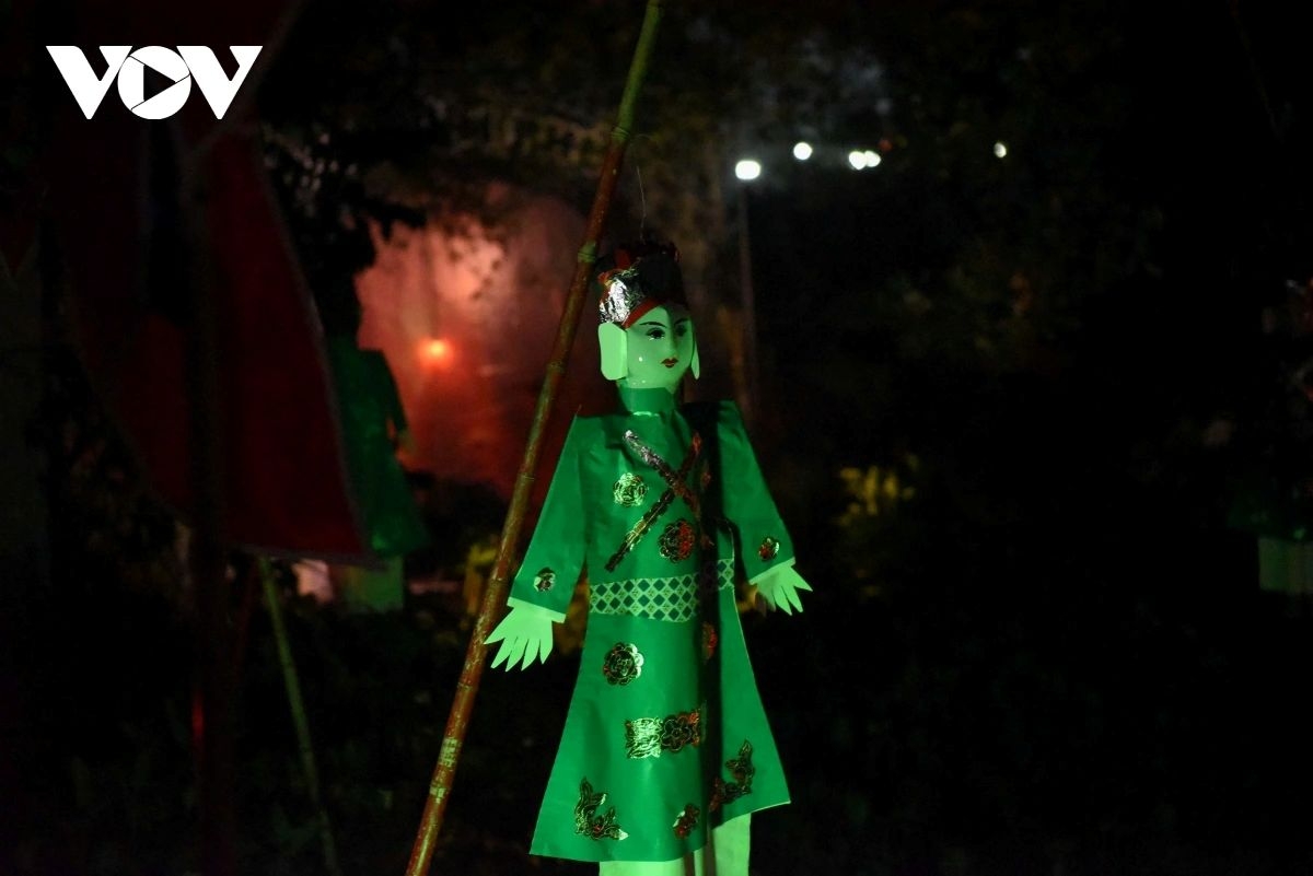 Effigies line the road to the symbolic gates of the underworld.