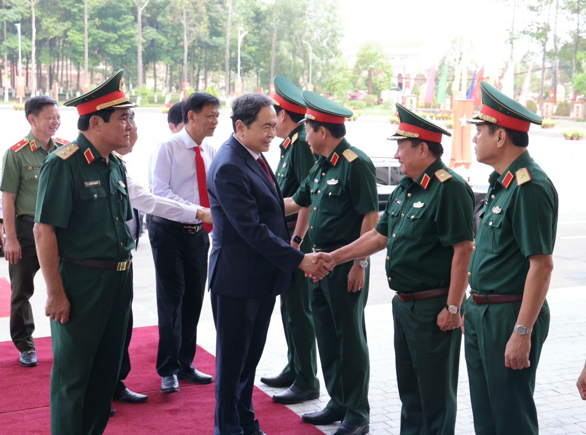 Chủ tịch Quốc hội Trần Thanh Mẫn thăm Bộ Tư lệnh Quân khu 9. (Ảnh: Nguyễn Hành)