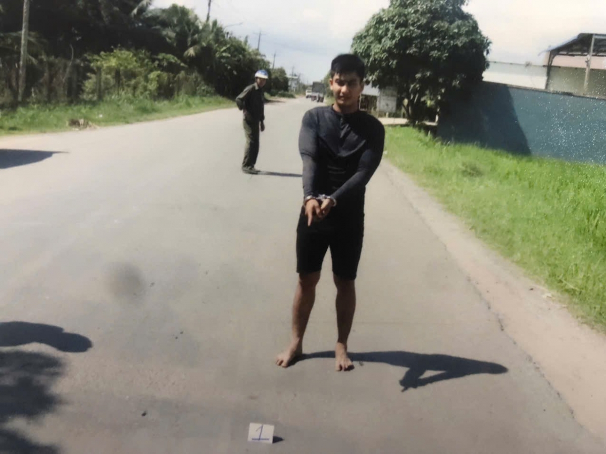 Đối tượng thực nghiệp hiện trường (Ảnh: công an cung cấp)