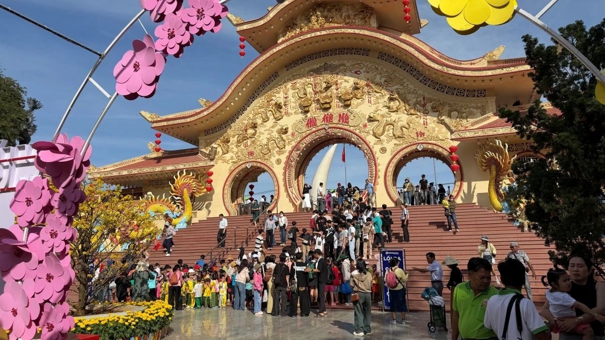 Suoi Tien Theme Park attracts large crowds of visitors during the Tet 2026 holiday