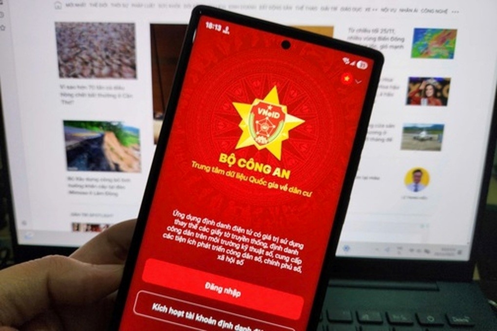 Người dân có thể cập nhật VNeID phiên bản 2.2.5 trên kho ứng dụng Google Play hoặc App Store
(Ảnh chụp màn hình).