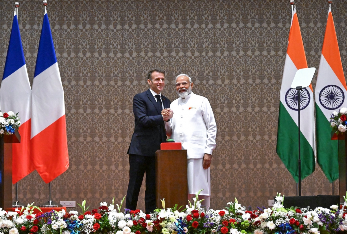 Thủ tướng Ấn Độ Narendra Modi và Tổng thống Pháp Emmanuel Macron phát biểu trong cuộc họp báo chung tại Mumbai. (Ảnh: ANI)