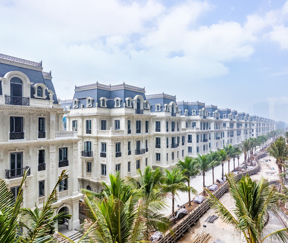 Đến thời điểm hiện tại, các tuyến phố mang phong cách châu Âu đang dần thành hình, dự kiến sẽ trở thành một trong những khu đô thị thấp tầng có giá trị cao nhất khu vực Tây Hồ Tây trong thời gian tới. Dự án dự kiến bắt đầu bàn giao từ Q1/2026.