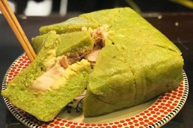 Bánh chưng là tinh hoa ẩm thực ngày Tết, không cần phải “quay lưng” với món ăn truyền thống này. Chỉ cần ăn có chừng mực và duy trì lối sống lành mạnh