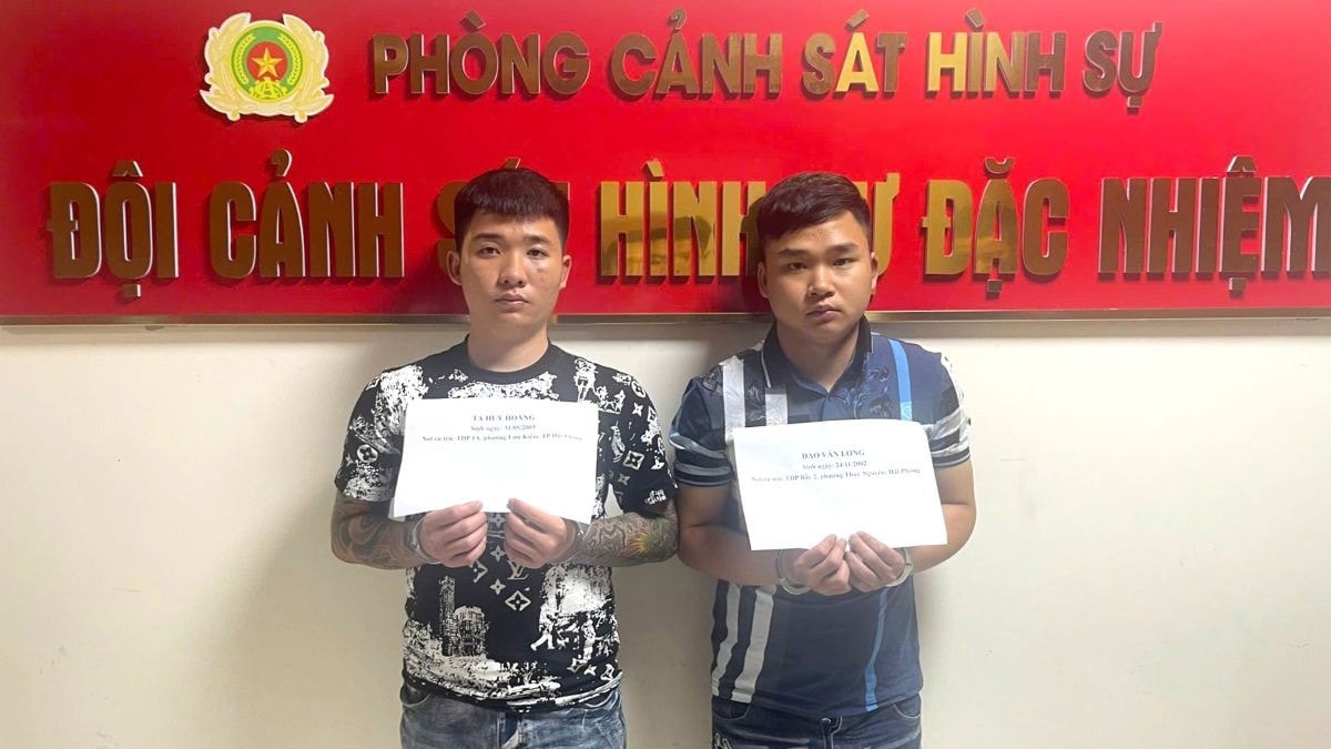Đối tượng Tạ Huy Hoàng và Đào Văn Long tại Phòng Cảnh sát hình sự Công an TP Hải Phòng