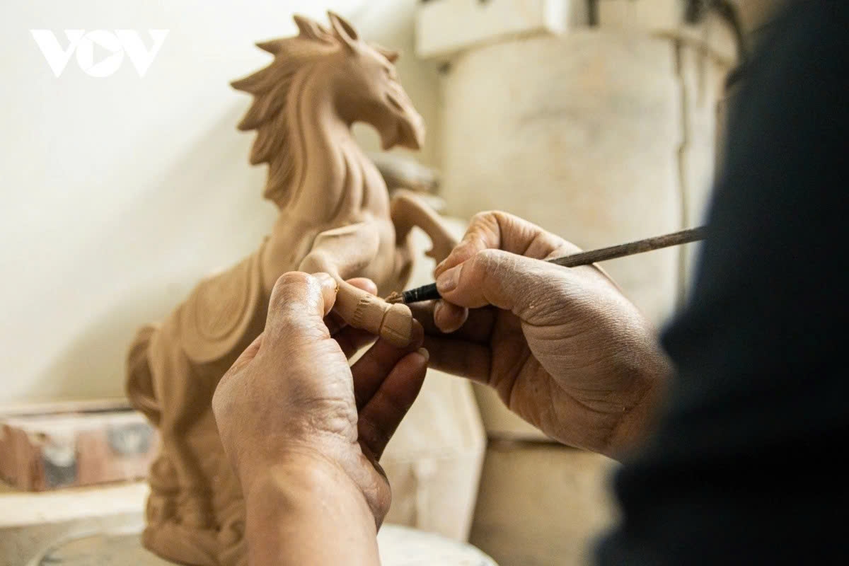 Each horse-shaped figurine has its own form and spirit.
