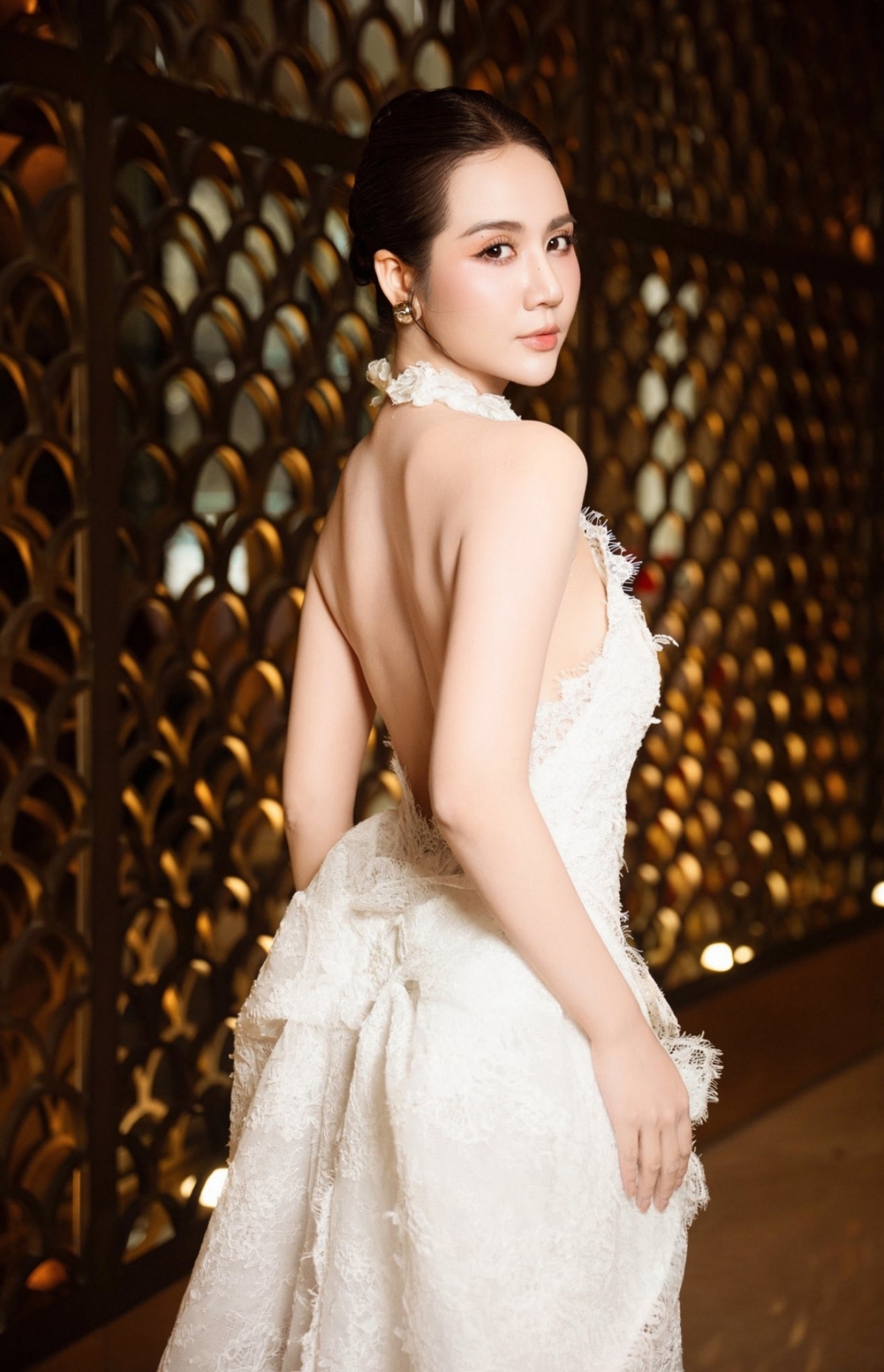 Diễn viên Huyền Lizzie diện váy khoe dáng thon, kèm chia sẻ thả thính: "Chúc anh sau này có tất cả và có cả em".