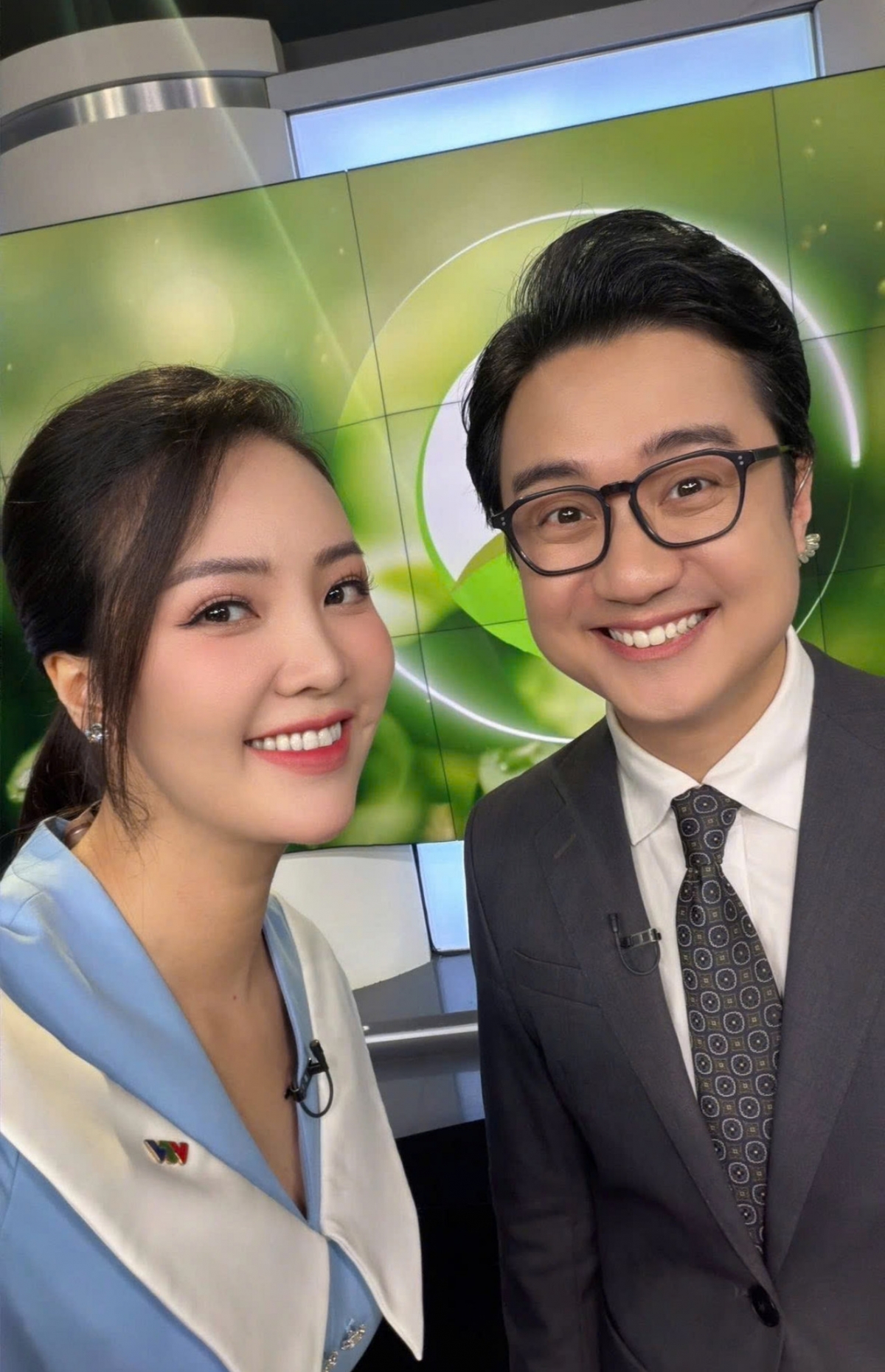 BTV Sơn Lâm mừng người chị Thụy Vân trở lại dẫn dắt "Chuyển động 24h" trên sóng VTV.