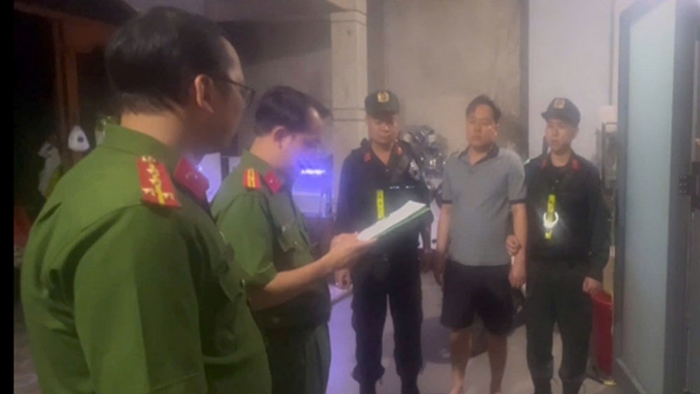 Cơ quan Cảnh sát điều tra thi hành Lệnh bắt 1 đối tượng (ảnh: CA)