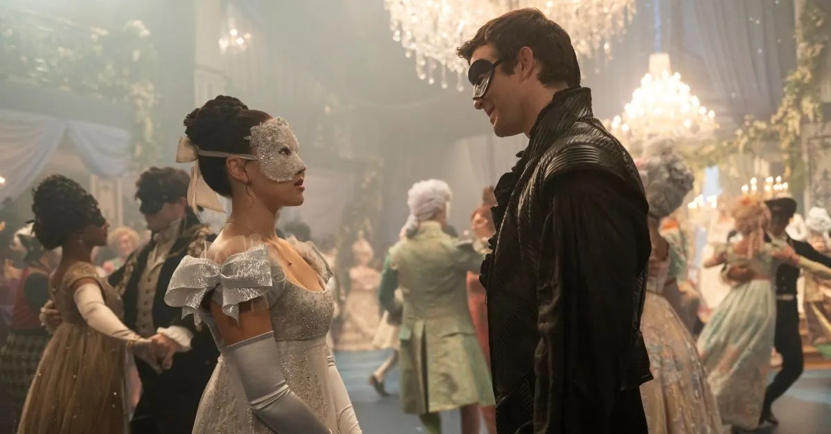 Khoảnh khắc Sophie Baek xuất hiện tại vũ hội hóa trang – bước ngoặt định mệnh của câu chuyện tình. (Ảnh: Netflix)