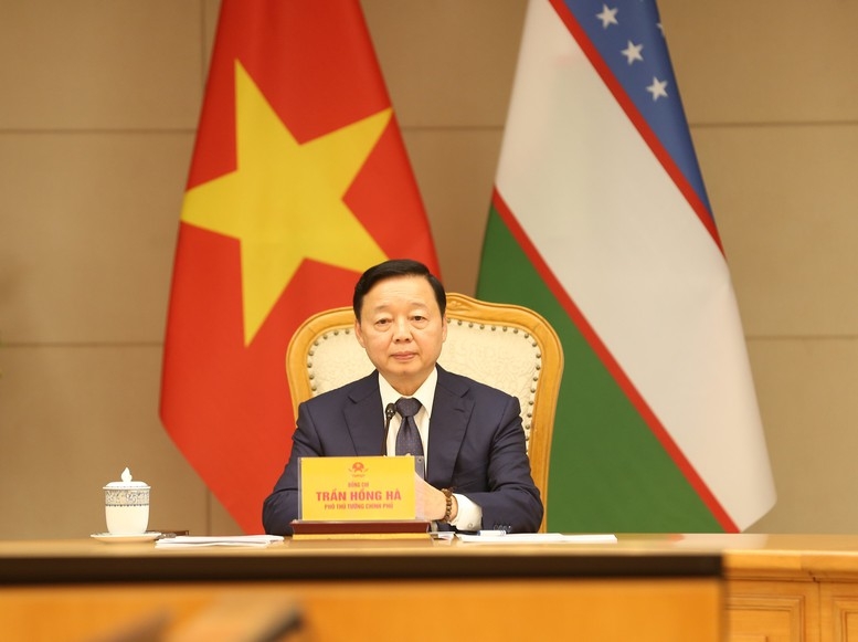 Phó Thủ tướng Trần Hồng Hà họp trực tuyến với Phó Thủ tướng Uzbekistan Jamshid Khodjaev - Ảnh: VGP/Tuấn Dũng