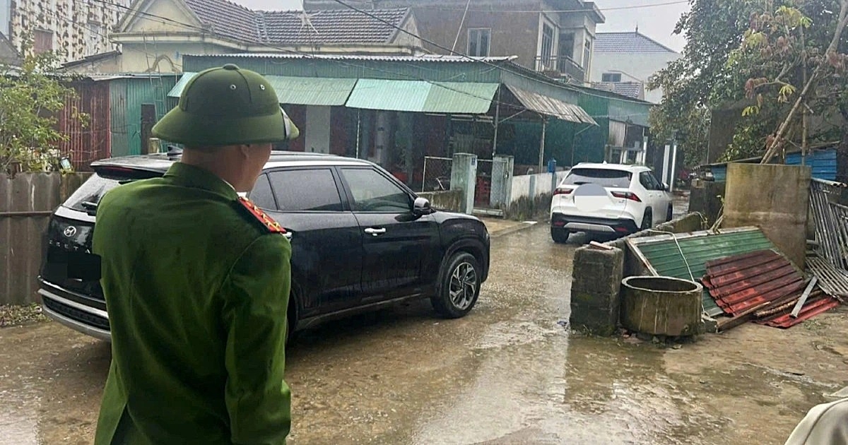 Lực lượng công an có mặt tại hiện trường xử lý sự việc. Ảnh cắt từ clip