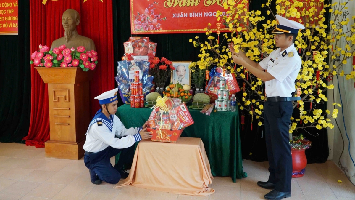 Các chiến sĩ đóng chân trên đảo Hòn Đốc chuẩn bị đón Tết Nguyên đán