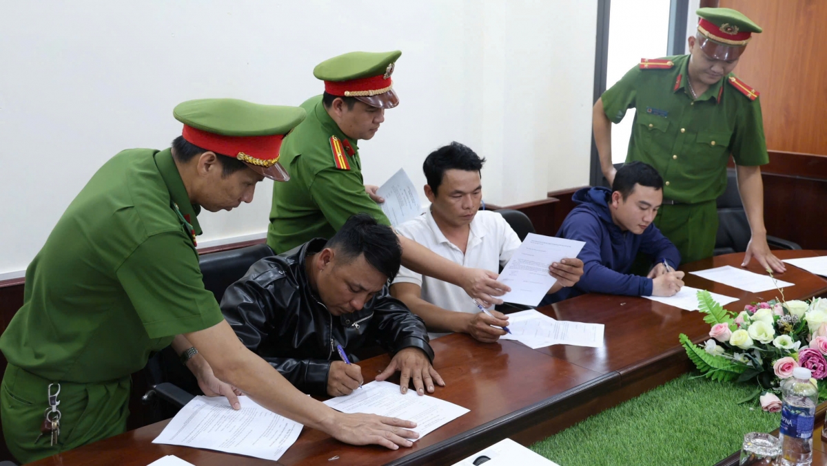 Các đối tượng bị khởi tố