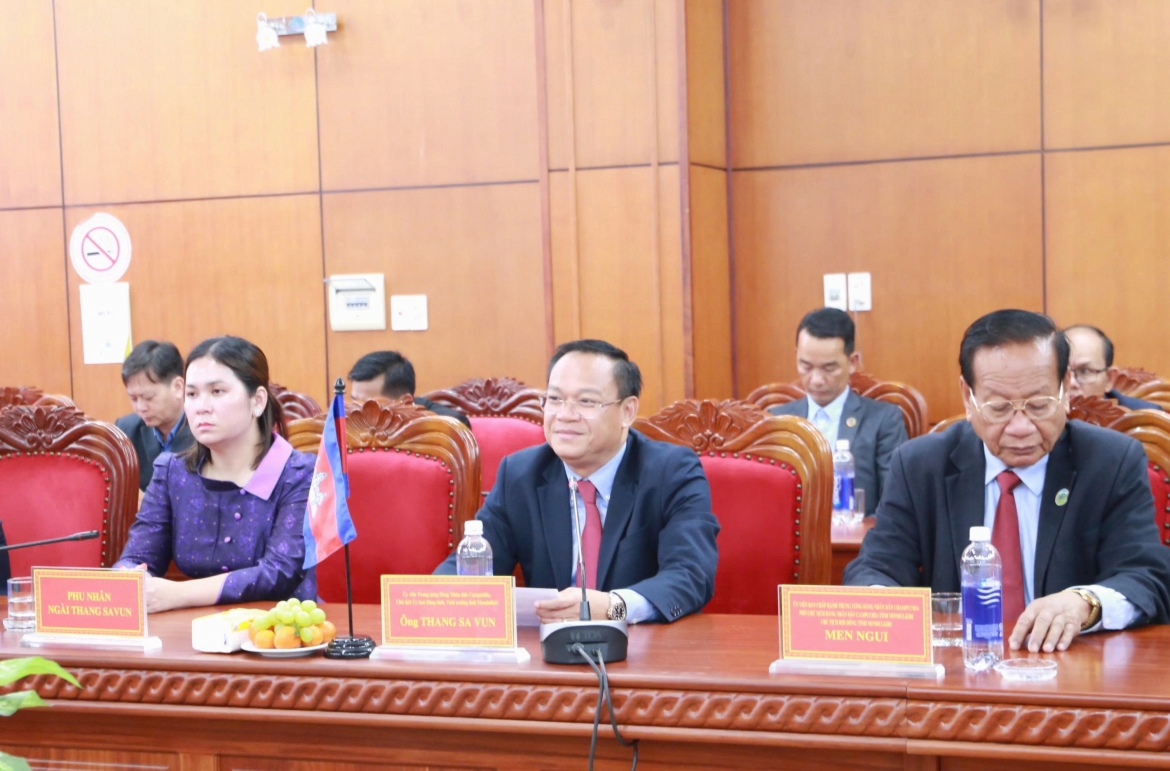 Ông Thang Sa Vun, Ủy viên Trung ương Đảng Nhân dân Campuchia, Chủ tịch Ủy ban Đảng tỉnh, Tỉnh trưởng tỉnh Mondulkiri gửi lời chúc mừng năm mới tốt đẹp nhất tới lãnh đạo và nhân dân tỉnh Đắk Lắk.