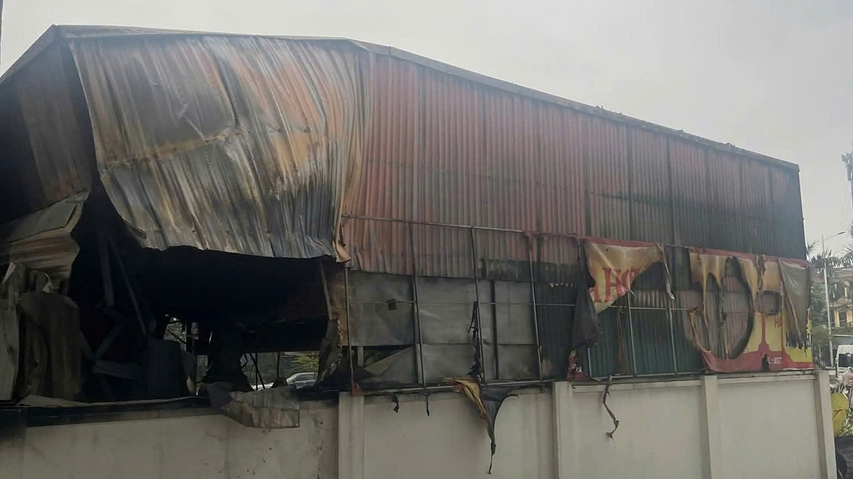 Ngọn lửa thiêu rụi nhiều tài sản