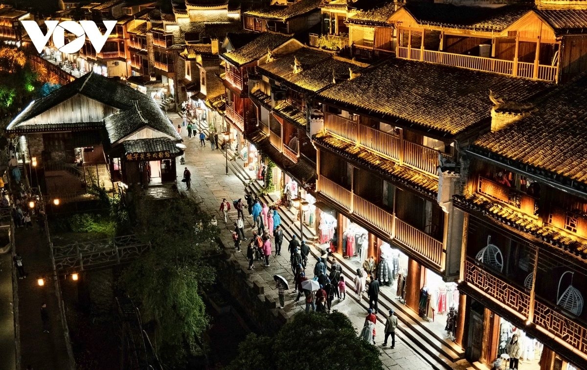 Fenghuang Ancient Town in China’s Hunan province attracts Vietnamese travellers.