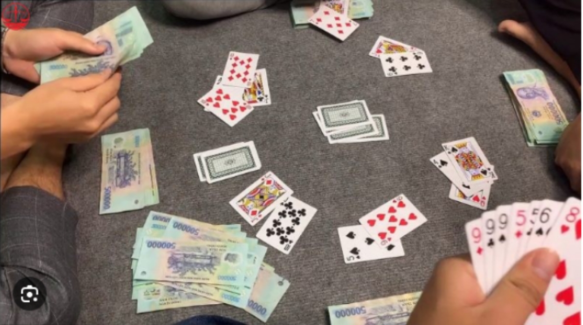 Đánh bạc có thể bị xử phạt hành chính hoặc truy cứu trách nhiệm hình sự - Ảnh: KT
