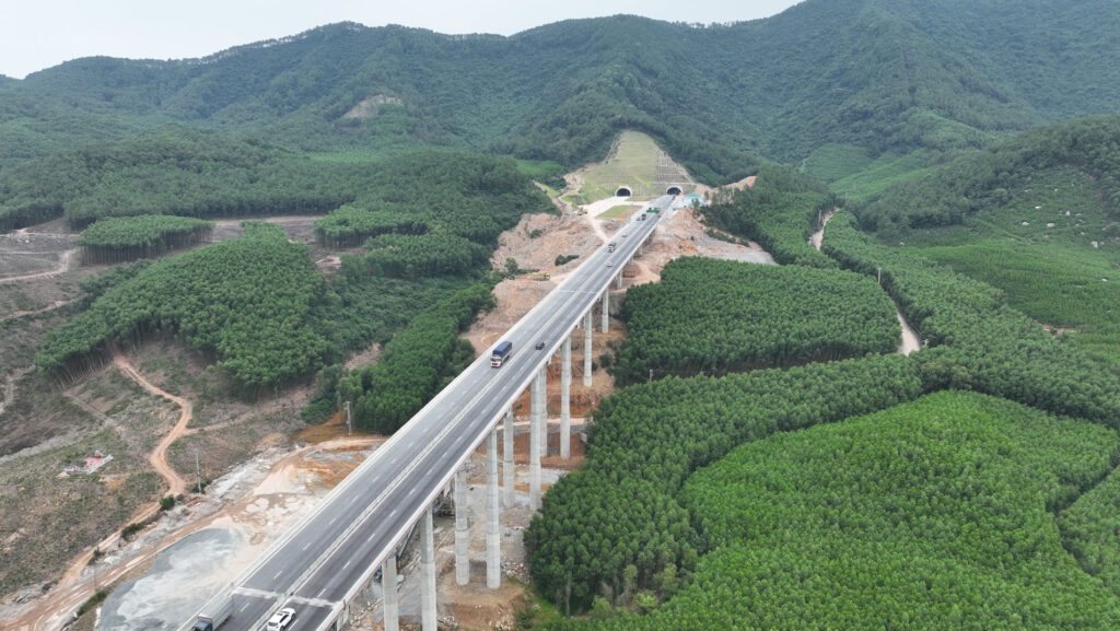 Hầm Thần Vũ trên cao tốc Bắc Nam đoạn Diễn Châu – Bãi Vọt do Cienco4 thi công.