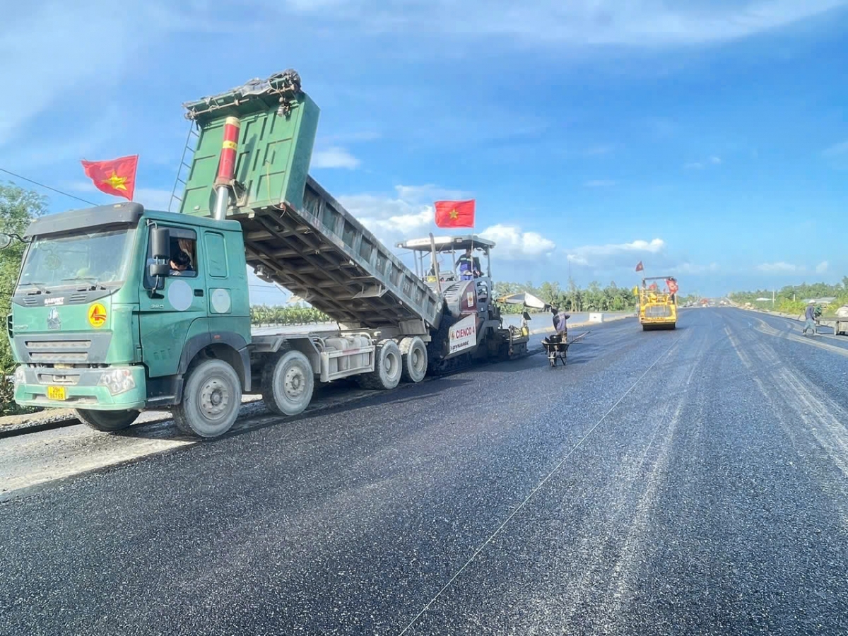 Đoạn tuyến cao tốc Hậu Giang - Cà Mau do Tập đoàn Cienco4 thi công.