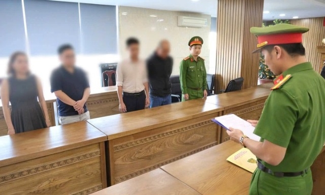 Mới đây, Công an TP. Đà Nẵng khởi tố nhiều đối tượng liên quan vụ án mua bán trái phép hóa đơn, quy mô đặc biệt lớn.