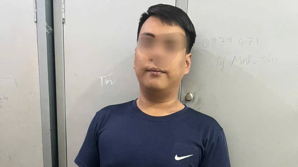 Đối tượng chuyên cướp giật dây chuyền của người đi đường đã bị cơ quan công an khởi tố, bắt giam.