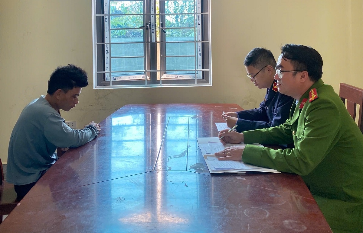 Đối tượng Lê Đình Truyền tại cơ quan Công an