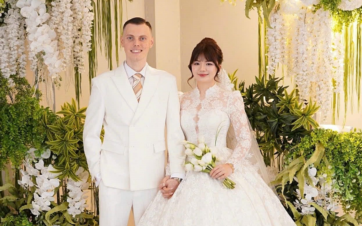 Edward Blackwell và cô dâu Việt Nam trong đám cưới của hai người (ảnh do Blackwell cung cấp).