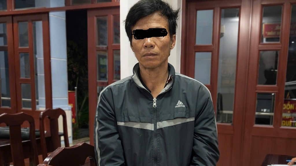 Đối tượng Cao Trung Đông sau khi bị bắt. (Ảnh công an Vĩnh Long)