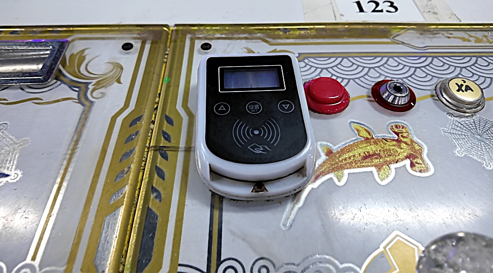 Khe để thẻ tích điểm xu được cài đặt ngay trên máy chơi game bắn cá. (Ảnh: Công an Hà Tĩnh).