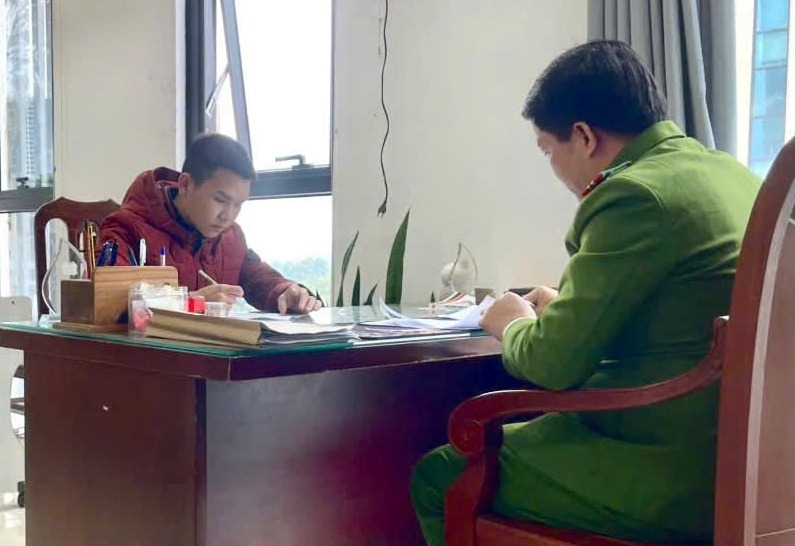 Đinh Minh Quang tại cơ quan công an.