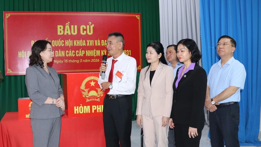 Phó Chủ tịch nước Võ Thị Ánh Xuân kiểm tra công tác bầu cử tại Đồng Nai (ảnh: DT)