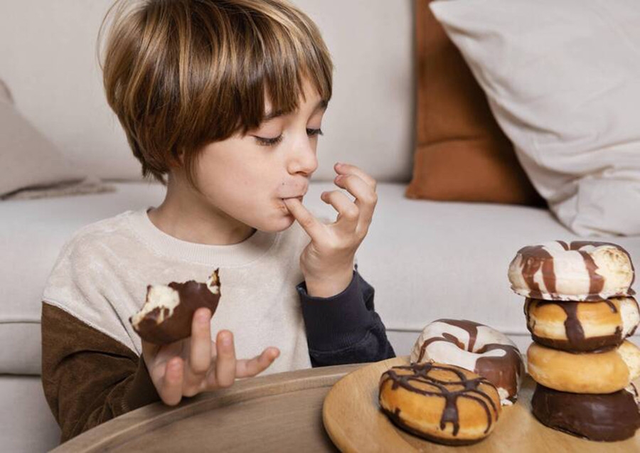Kiểm soát đồ ngọt không đồng nghĩa với việc cấm tuyệt đối, mà là hướng đến thói quen ăn uống điều độ