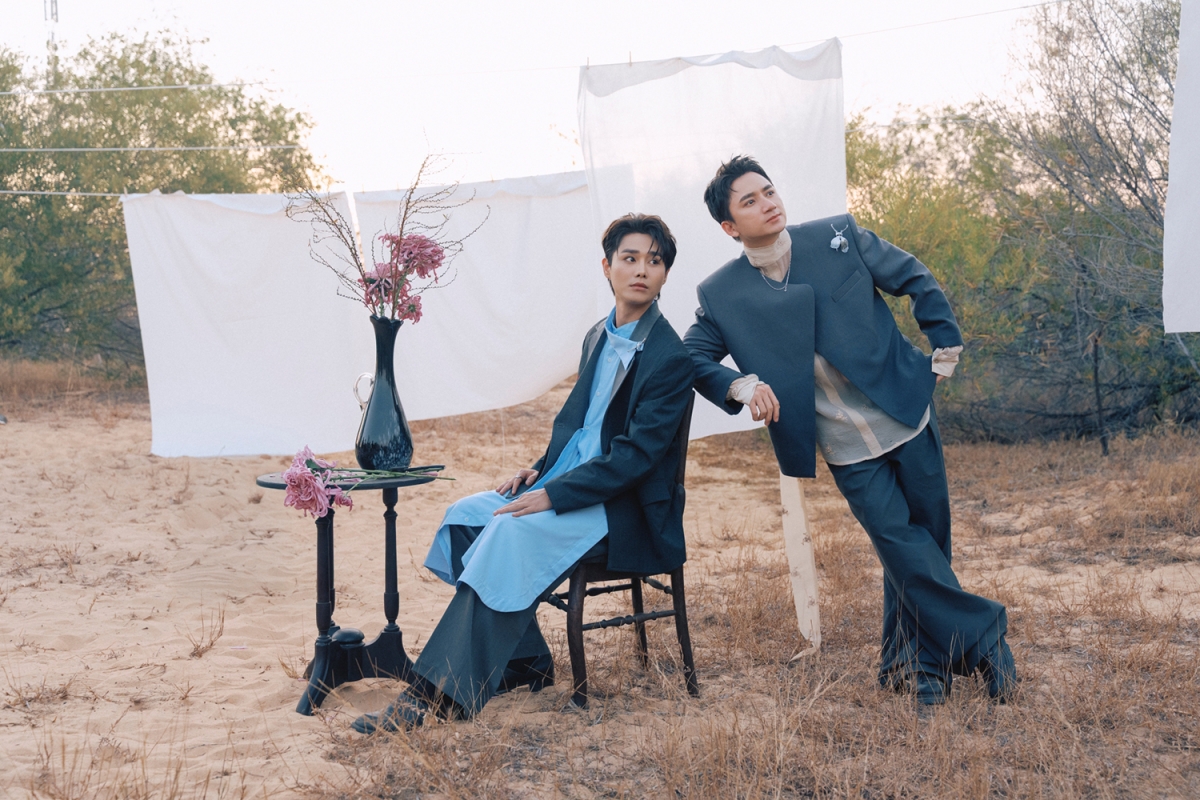 Ca khúc cũng đánh dấu lần đầu Phan Mạnh Quỳnh hợp tác cùng Tăng Duy Tân