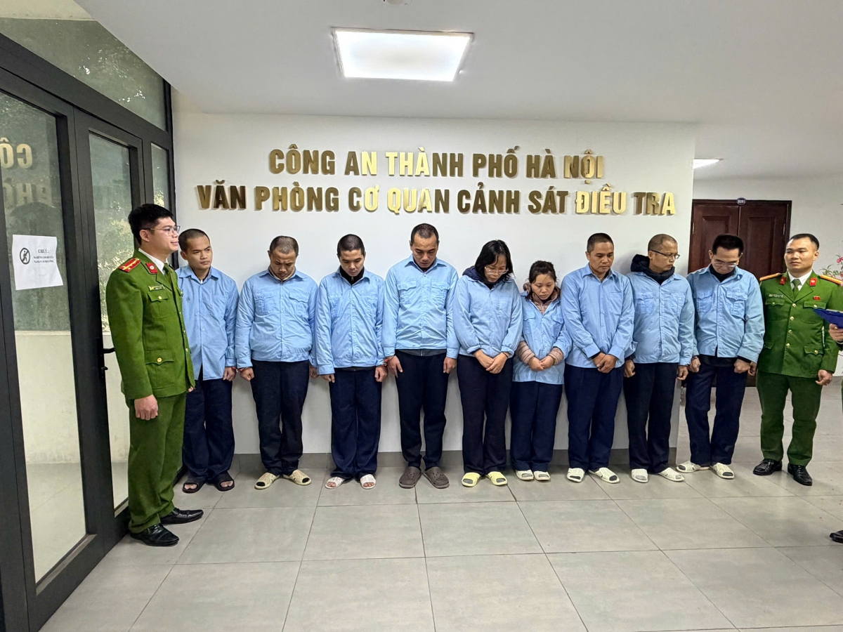Các đối tượng tại cơ quan công an.