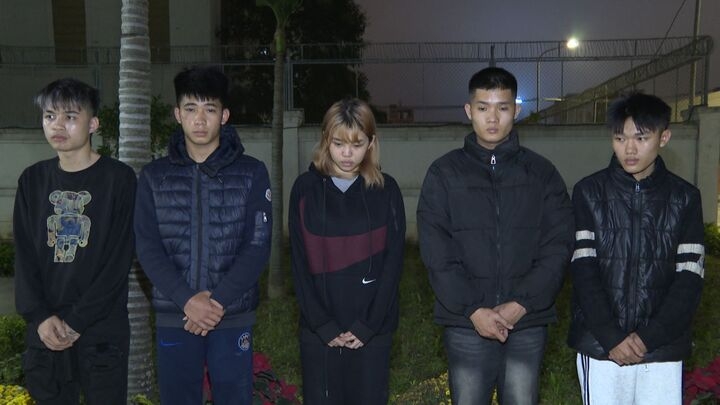 5 đối tượng bị bắt giữ để điều tra về hành vi giết người và gây rối trật tự công cộng. (Ảnh: Công an Thanh Hóa)