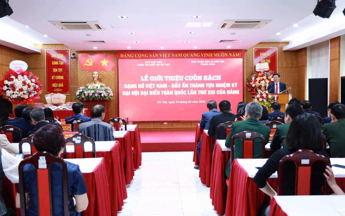 Toàn cảnh buổi lễ giới thiệu sách.