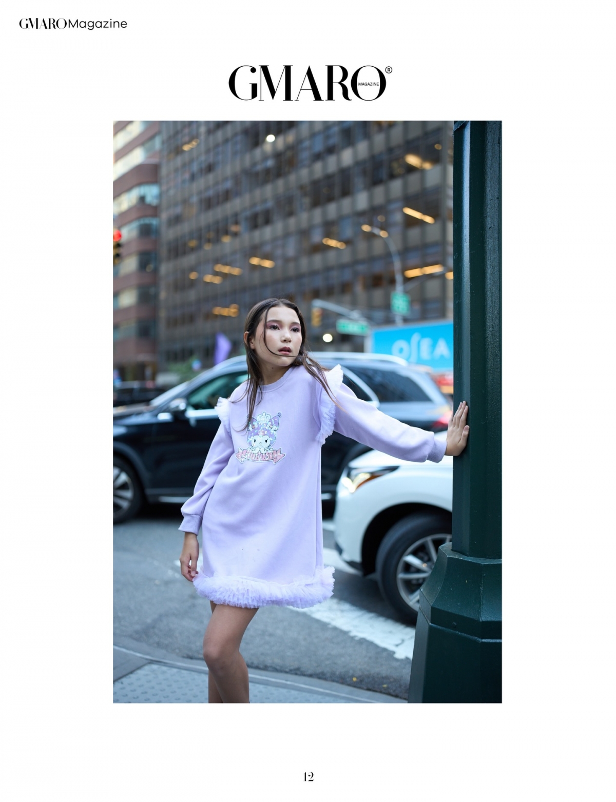 Với chiều cao nổi bật, Emily có thể phù hợp với nhiều phong cách thiết kế.