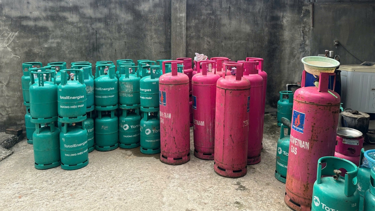 Nhiều bình gas các loại bị tổ công tác kiểm tra, phát hiện