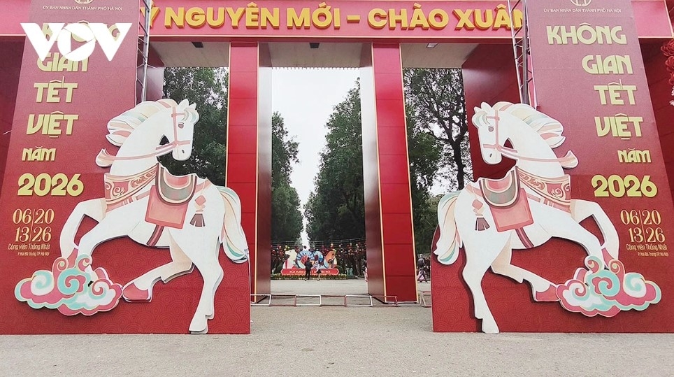  Horse mascots are displayed at the entrance of Thong Nhat Park on Tran Nhan Tong Street.