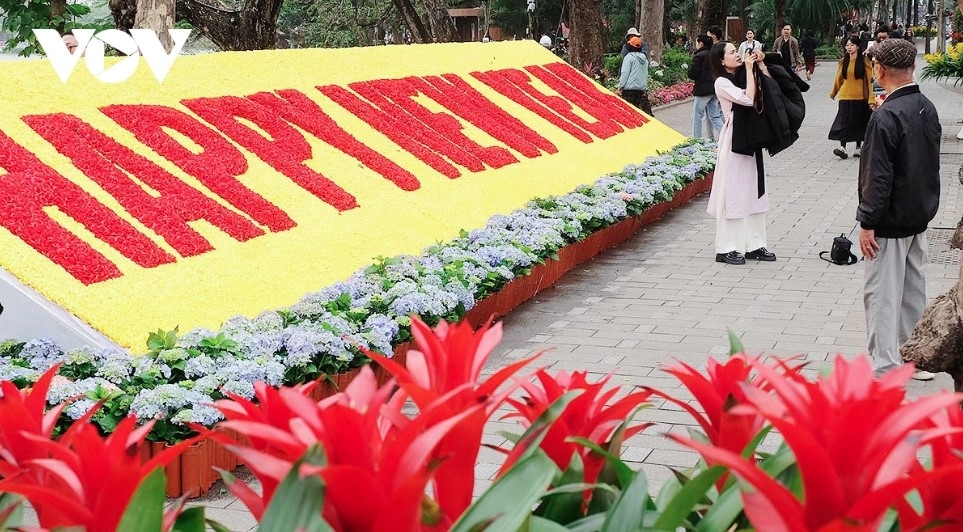 At the Ly Thai To Flower Garden, a vibrant spring flower display opens to welcome visitors