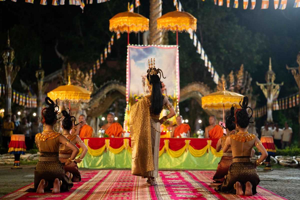 Ê-kíp cho biết phim được nghiên cứu từ nhiều truyền thuyết dân gian Khmer. (Ảnh: Galaxy Studio)