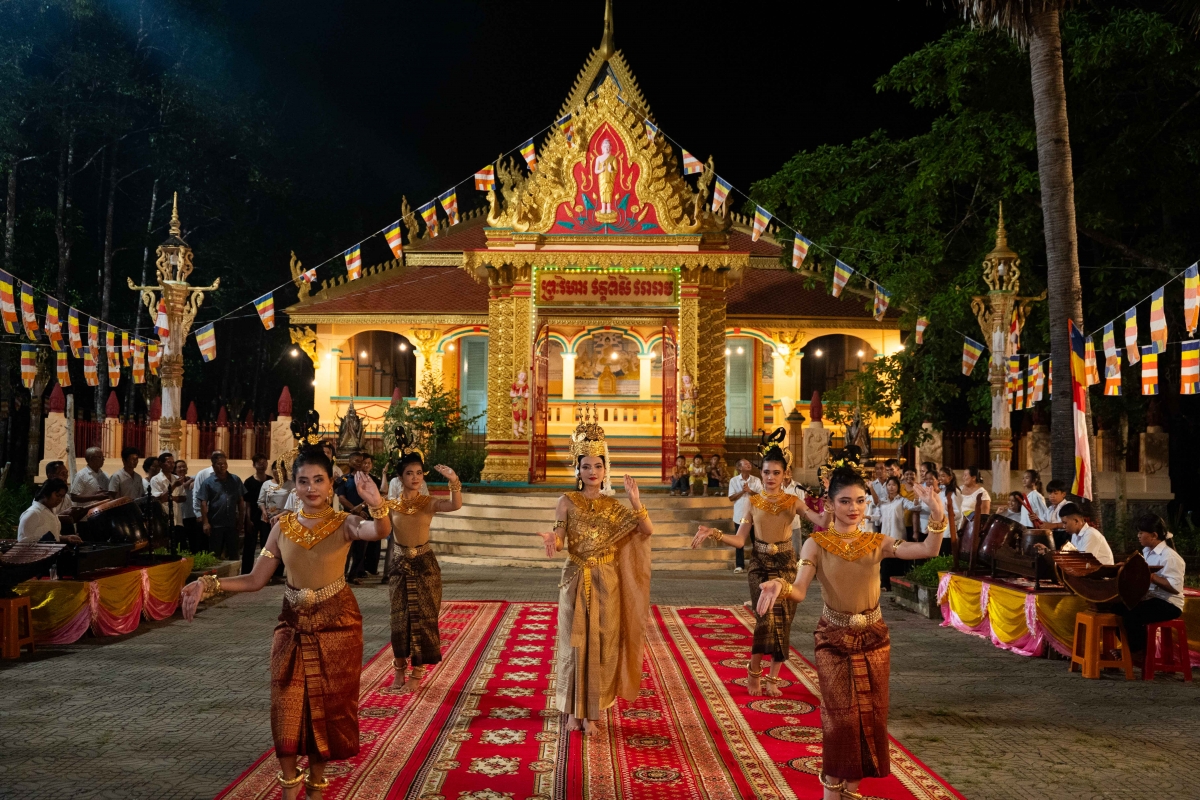 Phim "Heo năm móng" hé lộ không gian tâm linh mang màu sắc dân gian Nam Bộ. (Ảnh: Galaxy Studio)