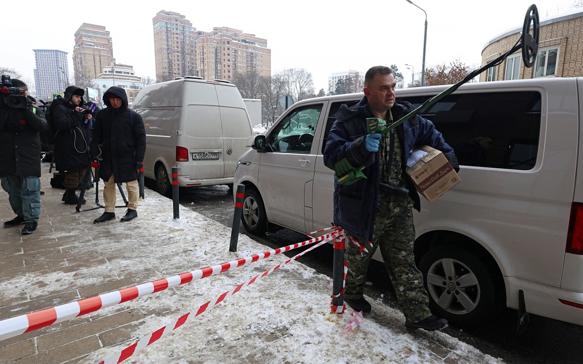 Hiện trường vụ ám sát tướng tình báo Nga Alexeyev. Ảnh: Reuters.