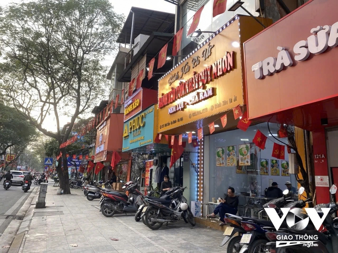 Những quán bánh xèo nằm sát nhau tạo nên nét đẹp ẩm thực rất riêng.