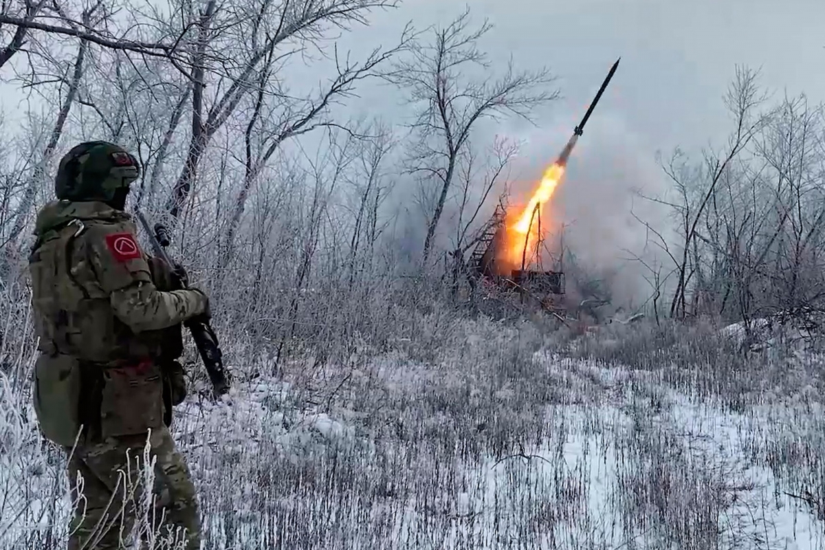 Hỏa lực pháo phản lực Nga trên chiến trường Ukraine tháng 2/2026. Ảnh: Reuters.